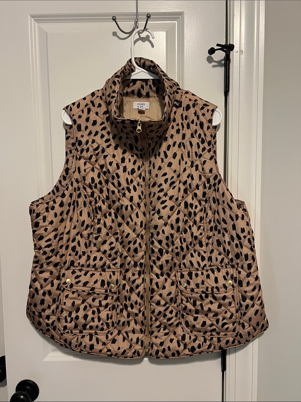 🐆crown & ivy Leopard Print Quilted Vest in Beige & Black size 2X